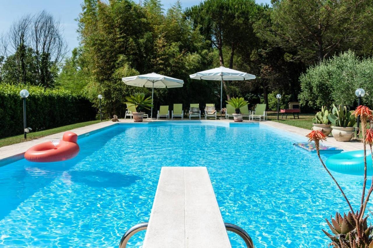 Charming In With Terrace And Shared Pool. Villaer *