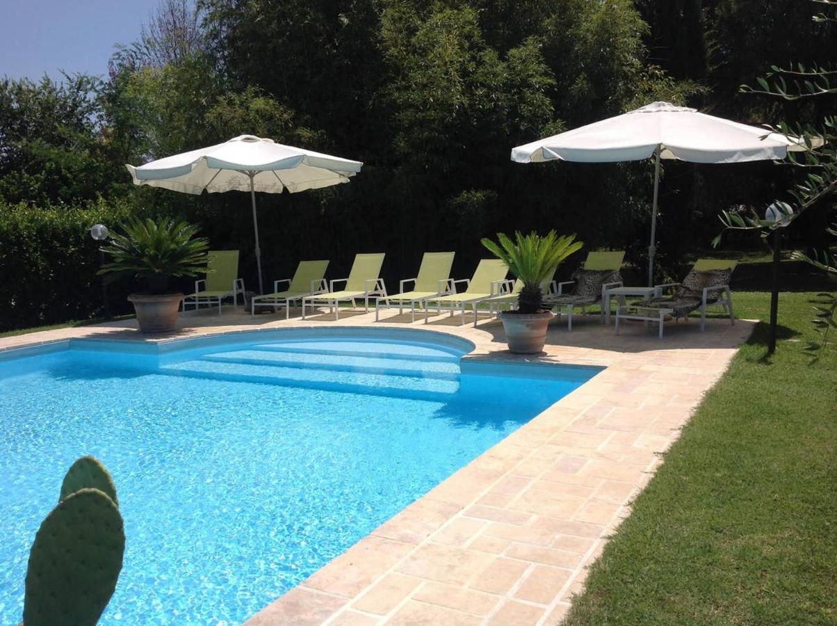 Charming In With Terrace And Shared Pool. Villaer *